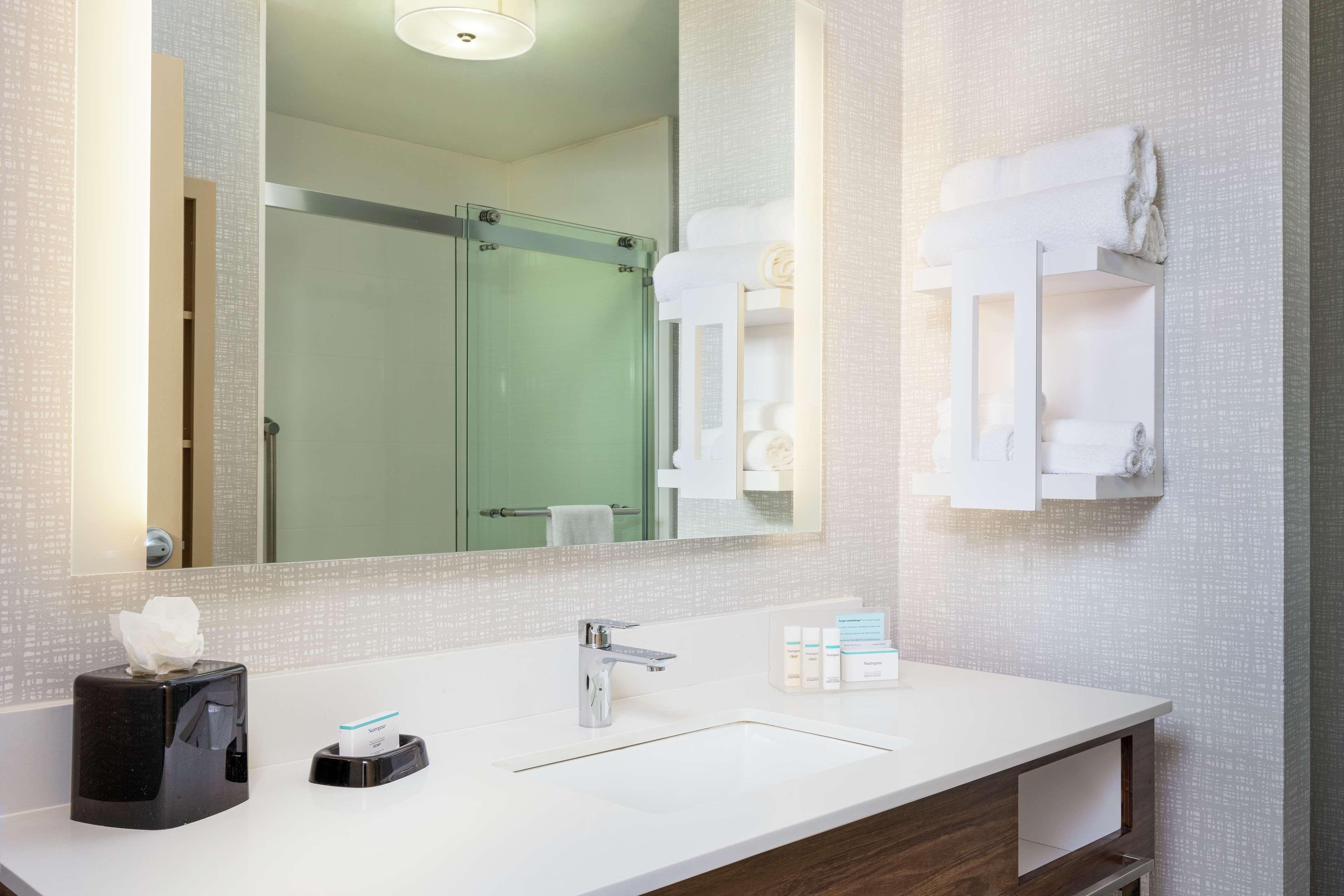 Newly Renovated Hampton Inn Omaha West Lakeside Eksteriør bilde
