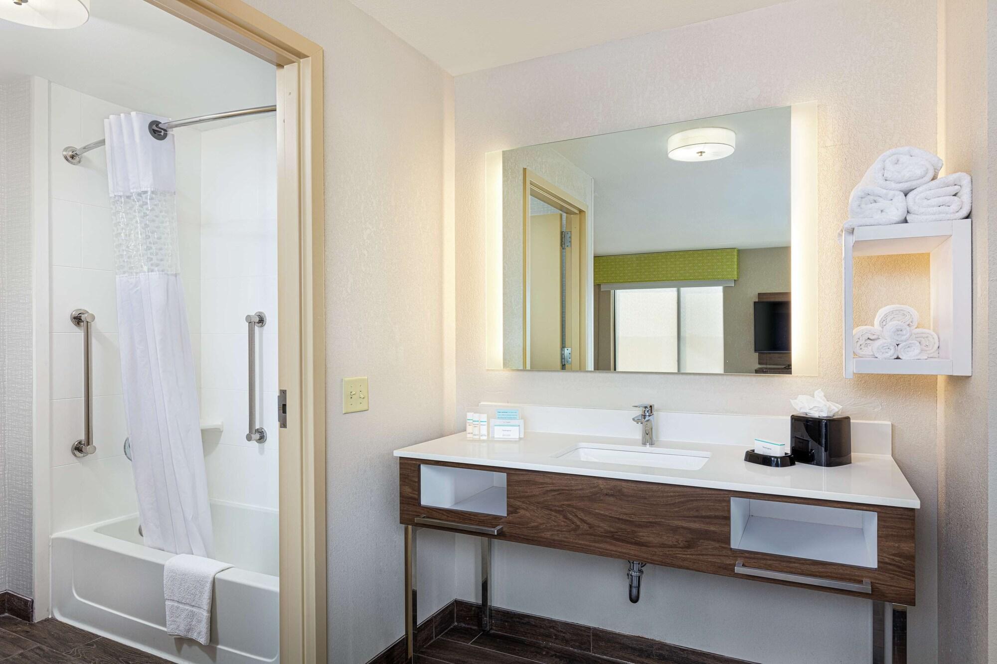 Newly Renovated Hampton Inn Omaha West Lakeside Eksteriør bilde