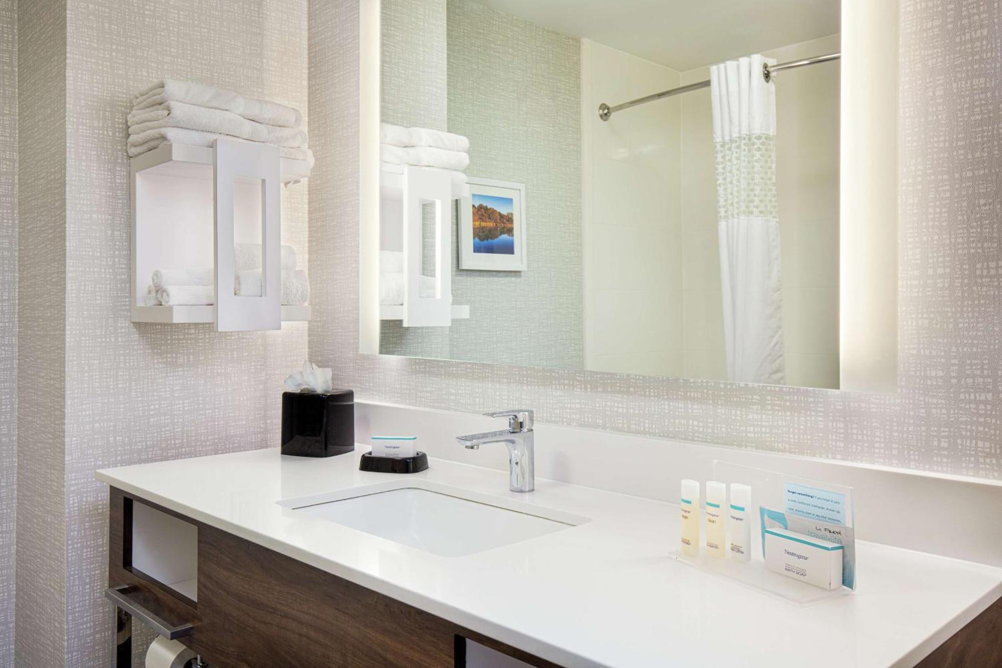 Newly Renovated Hampton Inn Omaha West Lakeside Eksteriør bilde